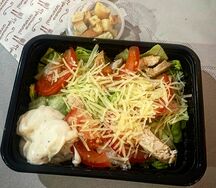 Салат Цезарь с курицей