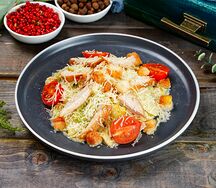 Салат цезарь с курицей