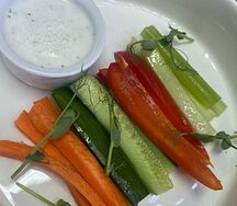 Овощной Стартер с соусом Дзадзики