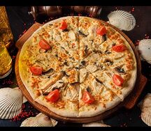 Пицца с грибами и куриной грудкой