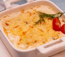 Запечённая куриная грудка с грибами под сливочным соусом и пармезаном