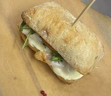 Чиабатта с куриной грудкой и томатами