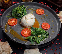 С сыром буррата и томатами черри