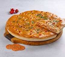 С колбасками и пепперони   