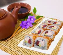 Ролл Тунец, краб и авокадо