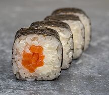 Маки с лососем