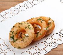 Пончики по ГОСТу с маслом, чесноком и зеленью