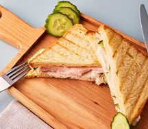 Сэндвич с курицей и беконом