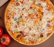 Пицца с охотничьими колбасками