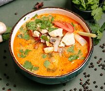 Том Ям с курицей, кальмарами и с рисом