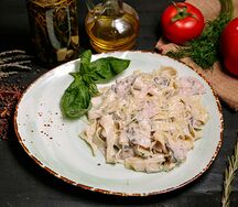 Паста с ветчиной и грибами