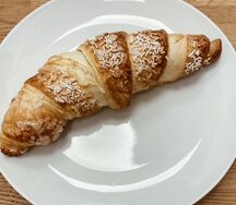 Круассан с лимоном и заварным кремом