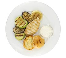 Куриная грудка гриль с овощами гриль