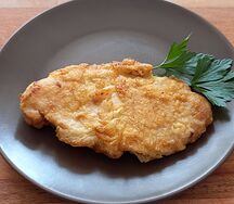 Отбивная из куриной грудки в панировке