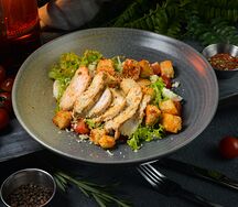 Салат Цезарь с курицей