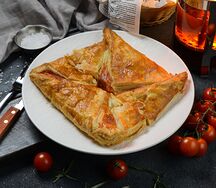 Хачапури с сыром сулугуни