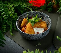 Салат из печёных овощей и жареным сулугуни