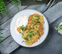 Драники со сметаной и щучьей икрой
