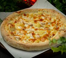 Пицца с курицей и ананасом 