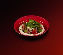 Салат с томатами, творожным сыром, кедровыми орешками и семечками