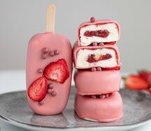 Чизкейки с клубникой на палочке набор