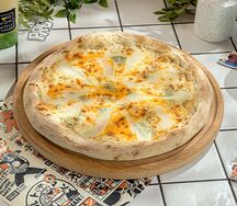 Пицца Четыре сыра с грушей