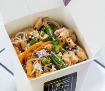 Салат Фунчоза с куриным филе