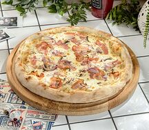 Пицца Карбонара на белом соусе с шампиньонами