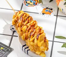 Корн-дог с картофелем фри