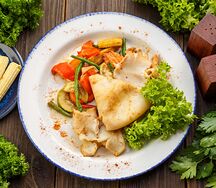 Кальмары гриль с овощами