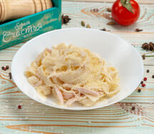 Паста с ветчиной и сыром пармезан в сливочном соусе