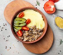 Бефстроганов с картофельным пюре