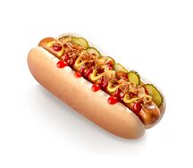 Хот-дог классический с фермерской сосиской и корнишонами