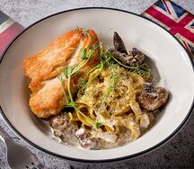 Паста с курицей и грибами