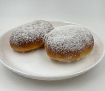 Пирожок сдобный печеный с вишней