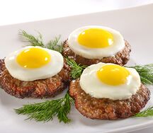 Бифштекс с яйцом