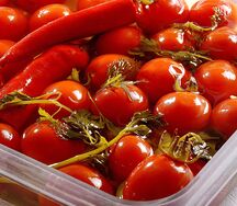 Помидор красный