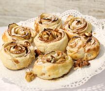 Розочка с яблоком и карамелью