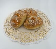 Пирожок сдобный печеный с капустой