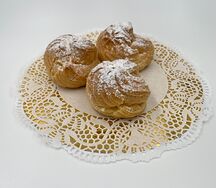 Эклер с заварным кремом