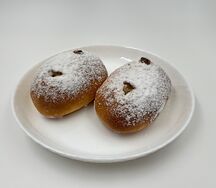 Пирожок сдобный печеный с яблоком