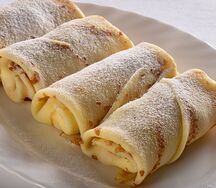 Блинчик с творогом и вишней