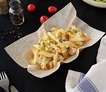 Пенне Регате с курочкой су-вид, овощами и сыром пармезан в сливочном соусе