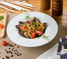 Мидии в винном соусе