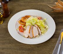 Салат Цезарь с куриной грудкой