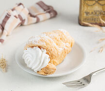 Трубочка с белковым кремом