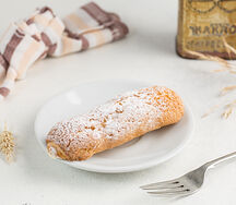 Эклер ванильный с кракелюром