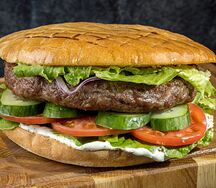 Плескавица (баранина, говядина) у сомуну