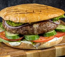 Гурманска плескавица у сомуну