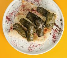 Долма с винoградными листьями 